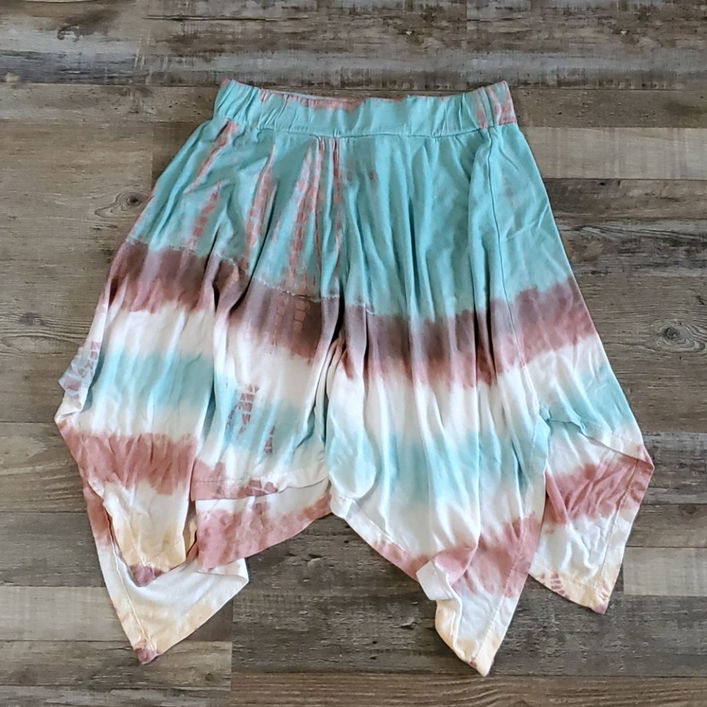 Flowing mid length skirt